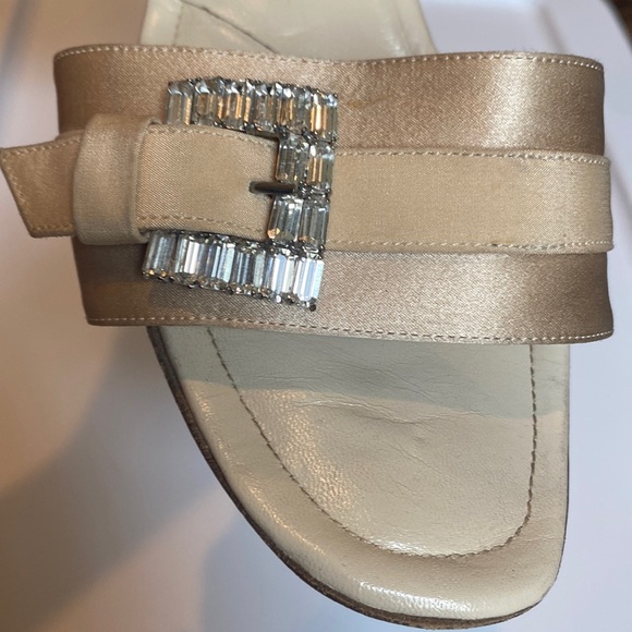 Manolo Blahnik 40 cream leather & satin slide, kitten heels, crystal buckle - Picture 7 of 9